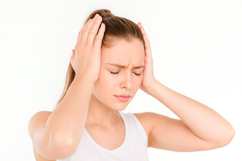 Femme-Douleur-intense-visage-tendu